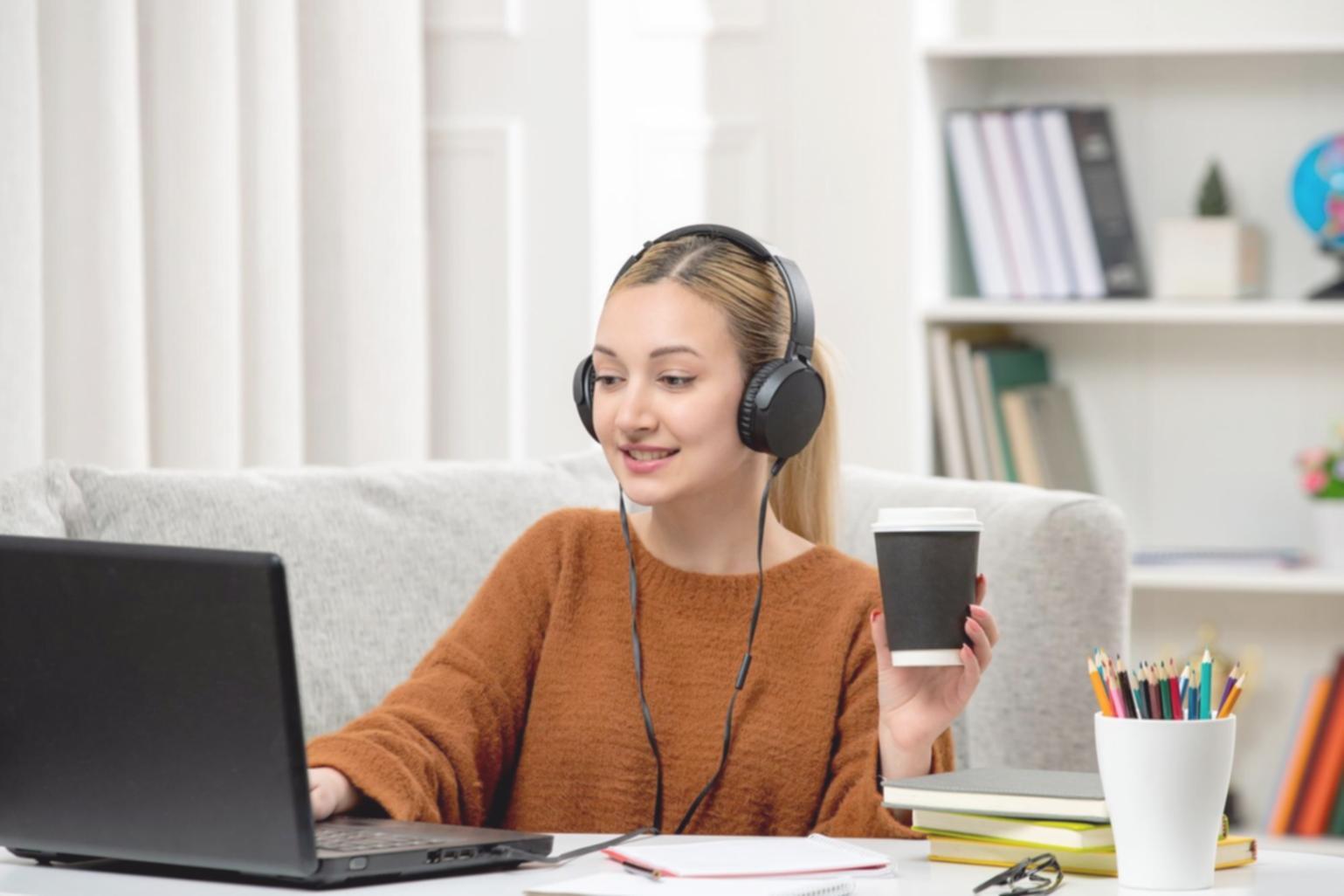 Espace de formation moderne avec équipements technologiques